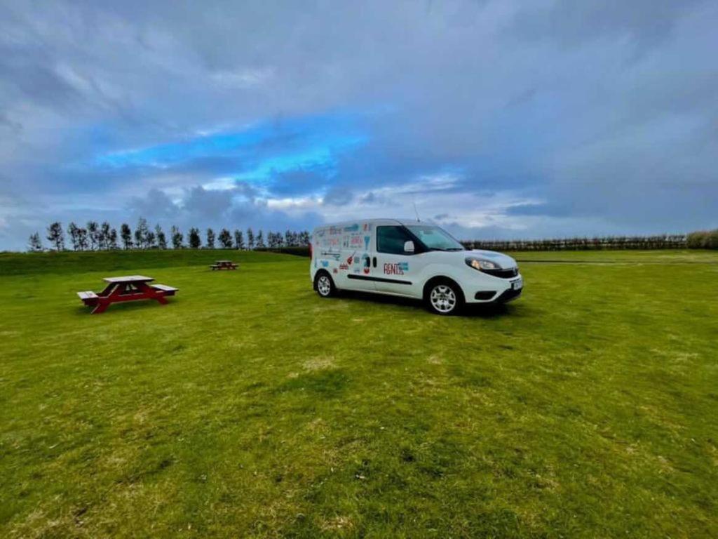 Rent Campervans Keflavík Extérieur photo