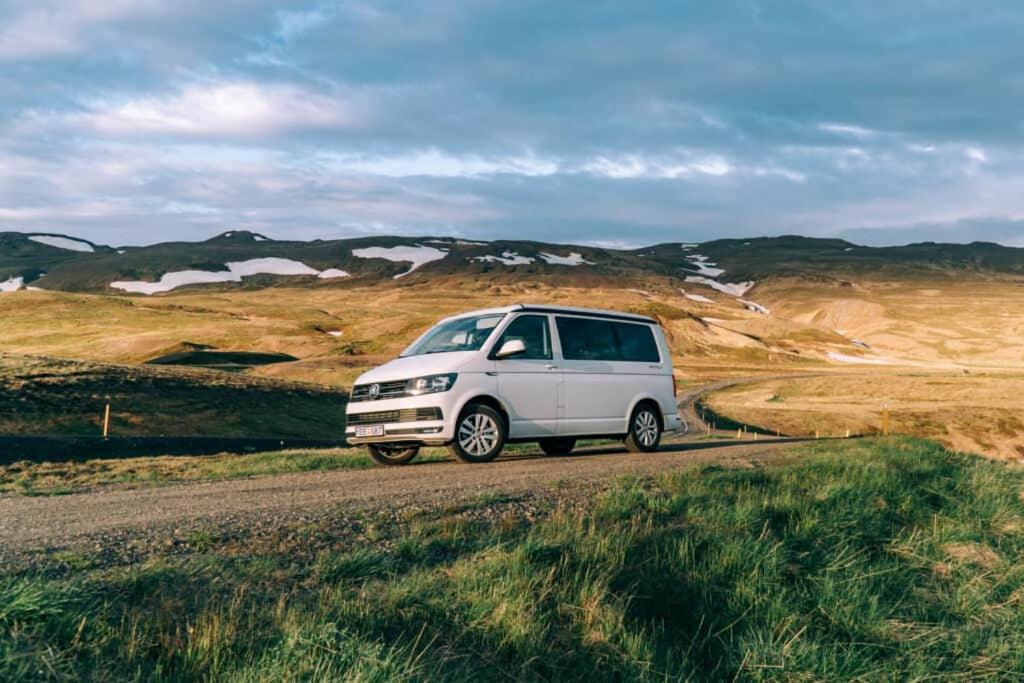 Rent Campervans Keflavík Extérieur photo