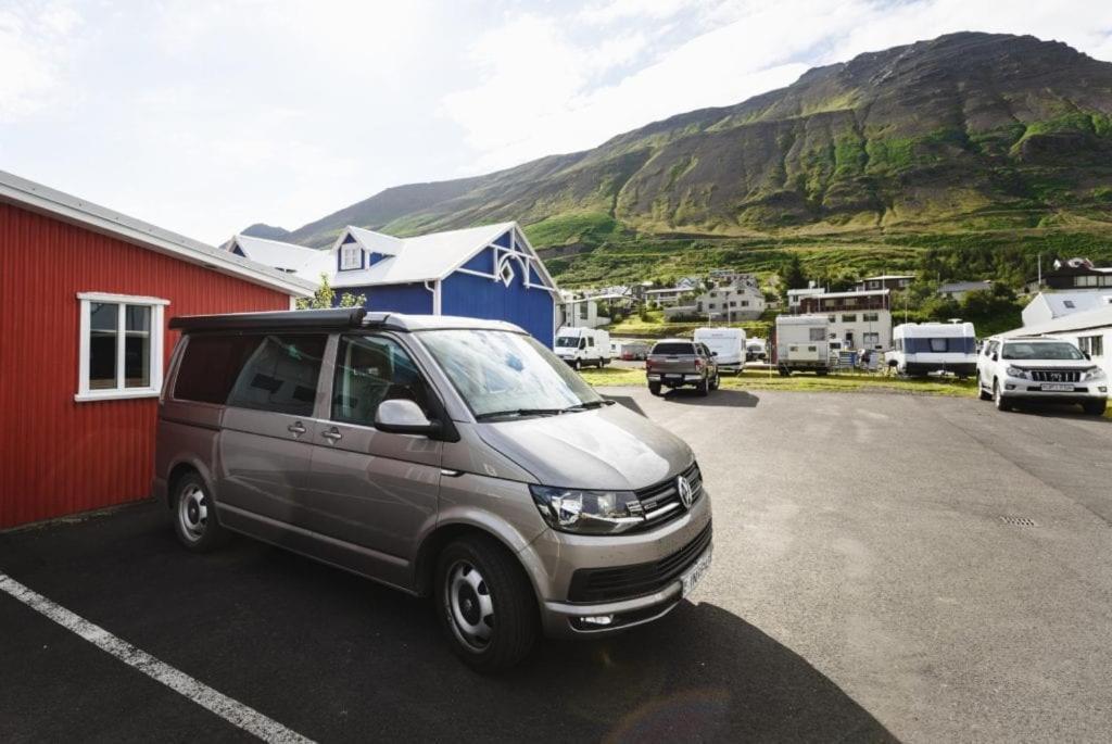 Rent Campervans Keflavík Extérieur photo